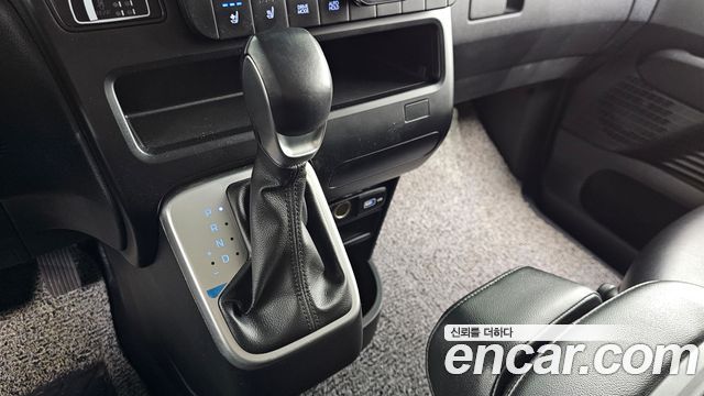 Hyundai Staria 2022 — photo 9