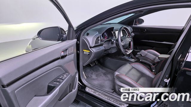 Hyundai AVANTE 2019 — photo 11