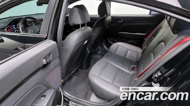 Hyundai AVANTE 2019 — photo 12