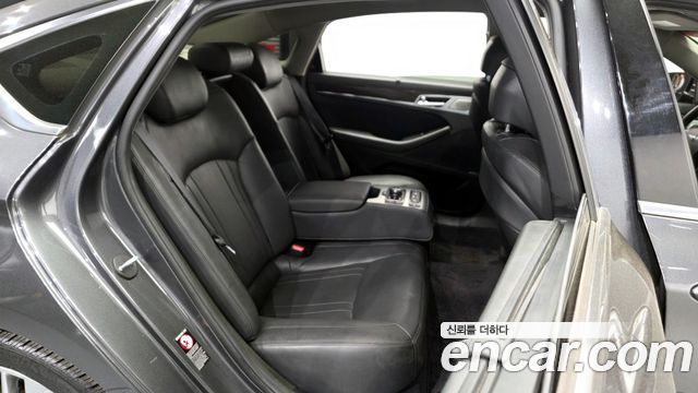 Genesis G80 2018 — photo 12