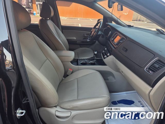 Kia Canival 2019 — photo 17