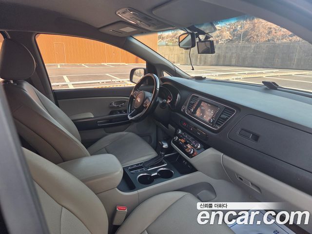 Kia Canival 2019 — photo 18