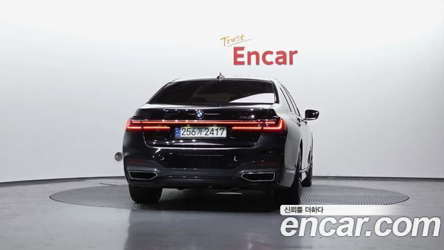 BMW 7-Series 2021 — photo 4