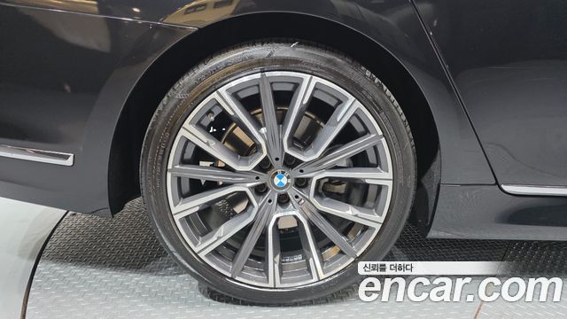BMW 7-Series 2021 — photo 5