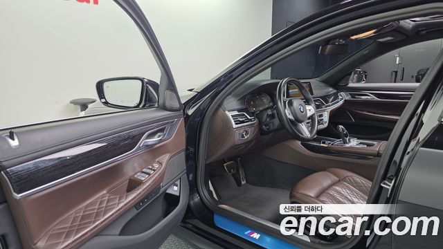 BMW 7-Series 2021 — photo 10