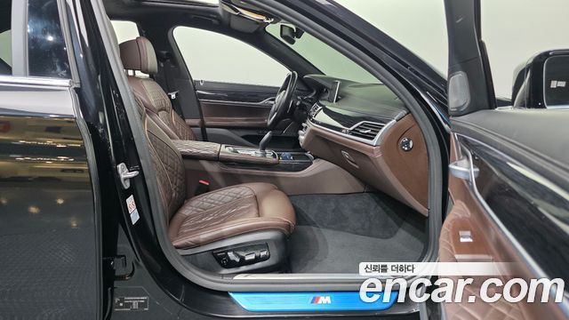 BMW 7-Series 2021 — photo 11