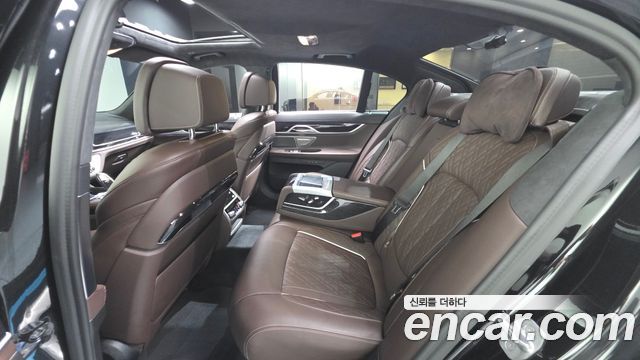 BMW 7-Series 2021 — photo 12