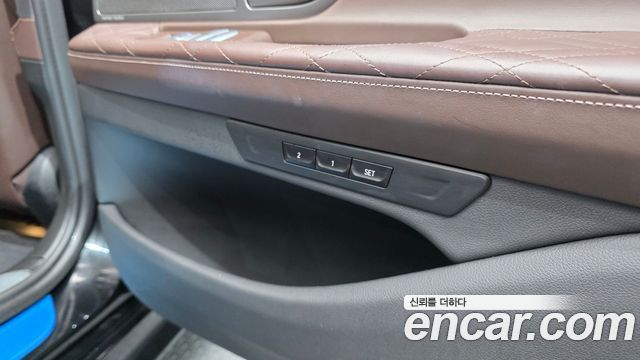 BMW 7-Series 2021 — photo 17