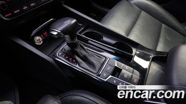 Kia K7 2016 — photo 9