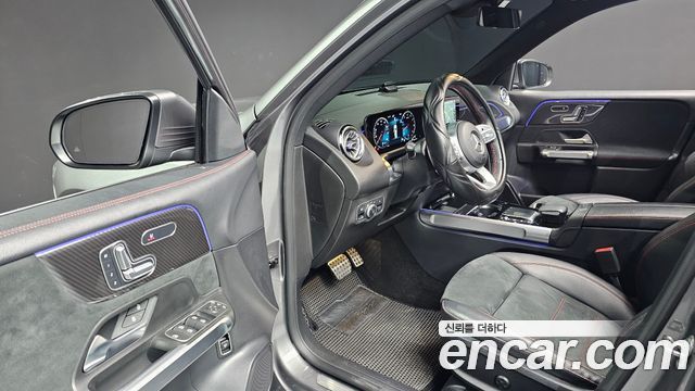 Mercedes-Benz GLB-Class 2021 — photo 12