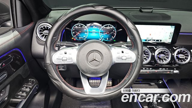 Mercedes-Benz GLB-Class 2021 — photo 13
