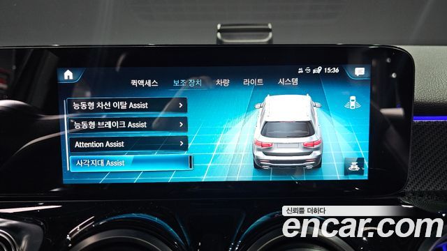 Mercedes-Benz GLB-Class 2021 — photo 16