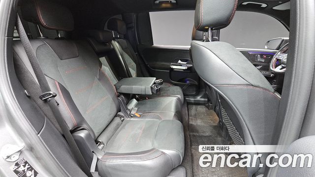 Mercedes-Benz GLB-Class 2021 — photo 18