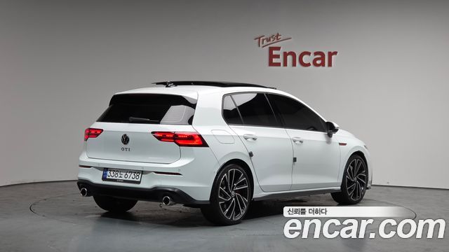 Volkswagen Golf 2023 — photo 2