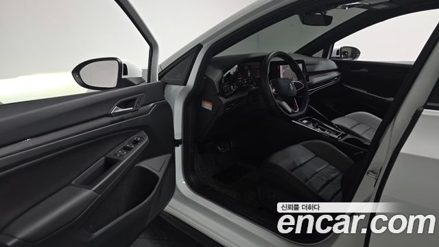 Volkswagen Golf 2023 — photo 11