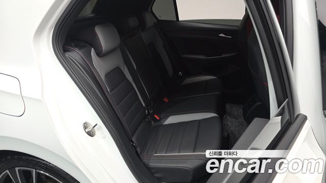 Volkswagen Golf 2023 — photo 12