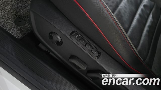 Volkswagen Golf 2023 — photo 19