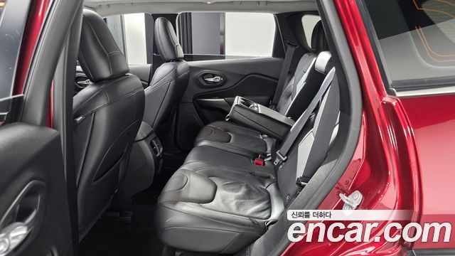 Jeep Cherokee 2020 — photo 12