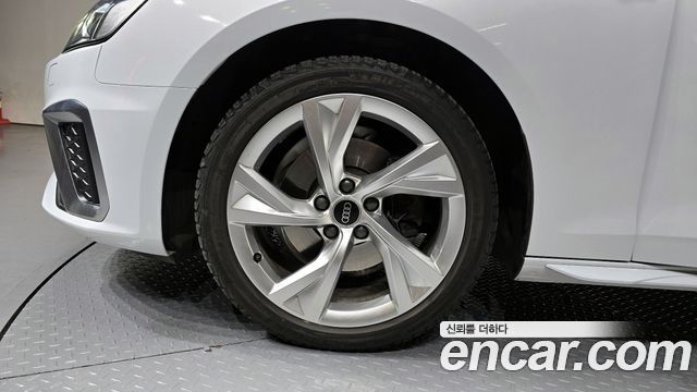 Audi A4 2021 — photo 5