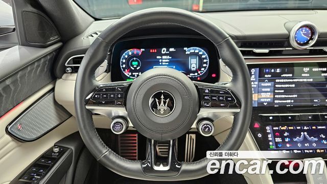 Maserati Grecale 2023 — photo 13