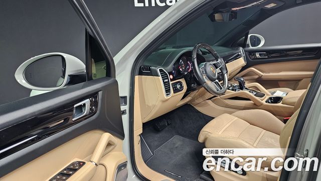 Porsche Cayenne 2021 — photo 13