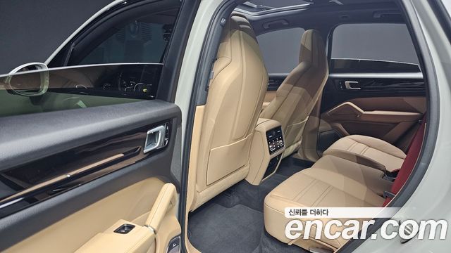 Porsche Cayenne 2021 — photo 17