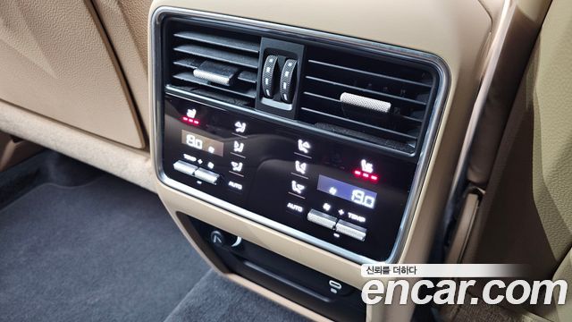 Porsche Cayenne 2021 — photo 18