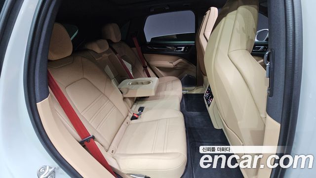 Porsche Cayenne 2021 — photo 19