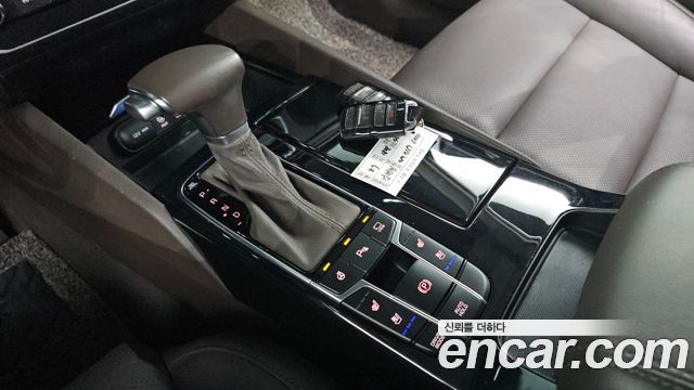 Kia K7 2018 — photo 9