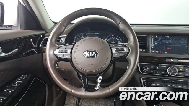 Kia K7 2018 — photo 11