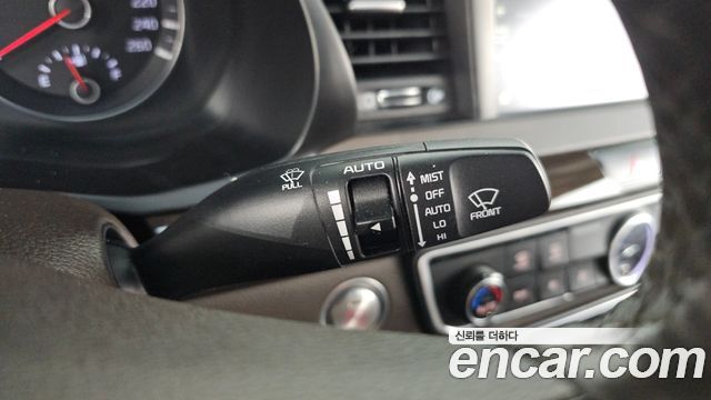 Kia K7 2018 — photo 15