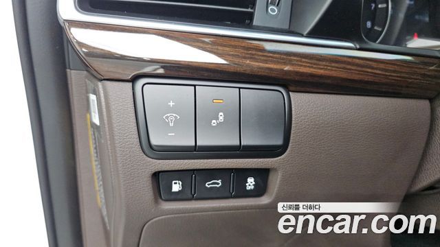 Kia K7 2018 — photo 16
