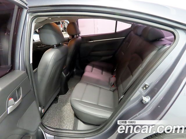 Hyundai AVANTE 2018 — photo 7
