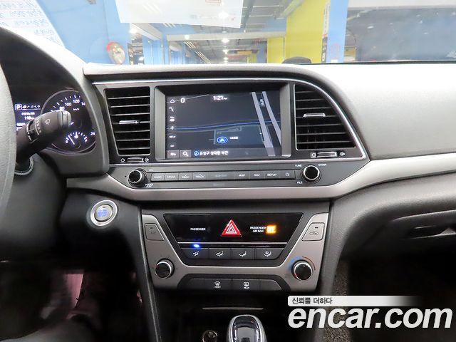 Hyundai AVANTE 2018 — photo 12