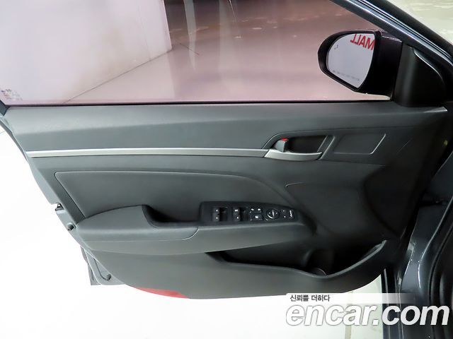Hyundai AVANTE 2018 — photo 14