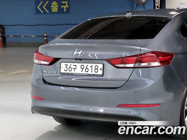 Hyundai AVANTE 2018 — photo 17