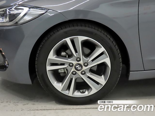 Hyundai AVANTE 2018 — photo 19