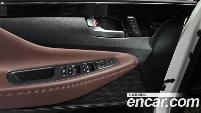Hyundai Santafe 2019 — photo 18