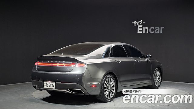 Lincoln MKZ 2019 — photo 2