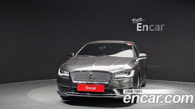 Lincoln MKZ 2019 — photo 3