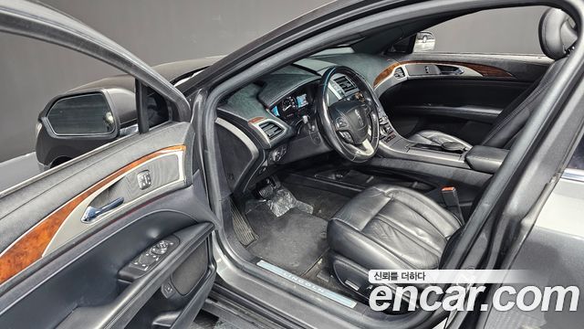 Lincoln MKZ 2019 — photo 10