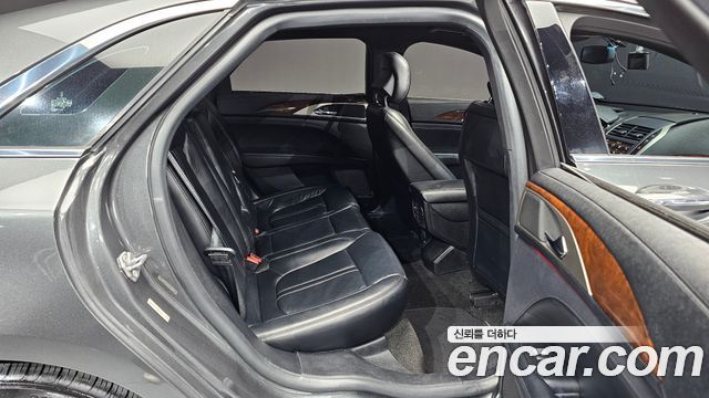 Lincoln MKZ 2019 — photo 13