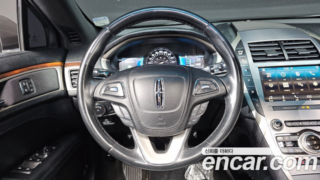 Lincoln MKZ 2019 — photo 16