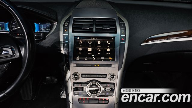 Lincoln MKZ 2019 — photo 17