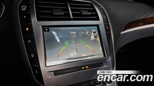 Lincoln MKZ 2019 — photo 18