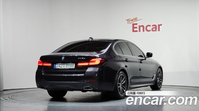 BMW 5-Series 2021 — photo 2