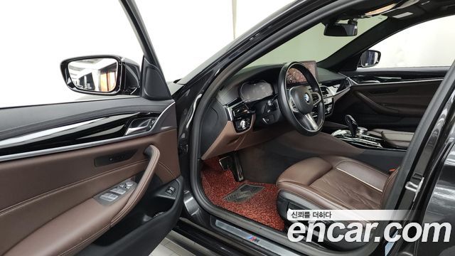 BMW 5-Series 2021 — photo 10