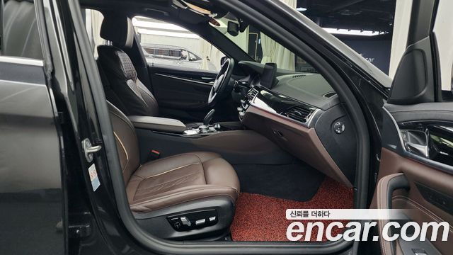 BMW 5-Series 2021 — photo 11