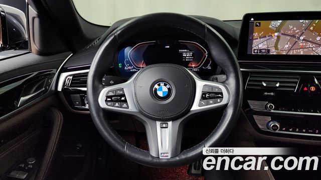 BMW 5-Series 2021 — photo 13