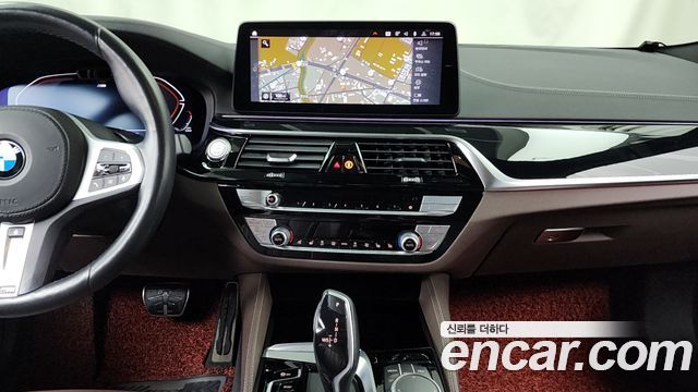 BMW 5-Series 2021 — photo 14